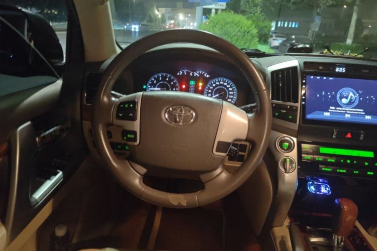Used Toyota Land Cruiser 2012 4.0L Automatic VX
