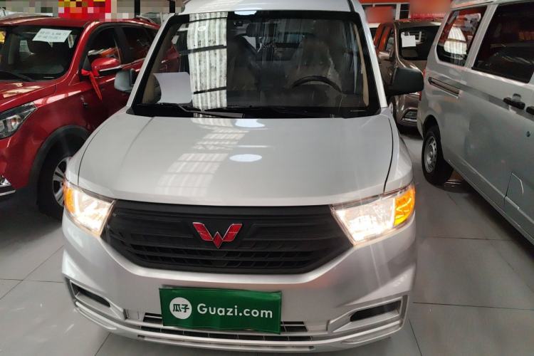 Used Wuling Hongguang V 2022 1.5L Jingqu Edition Enclosed-Window Vehicle with Hydraulic Power Steering LAR
