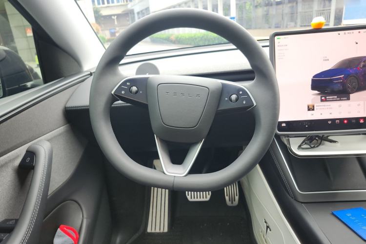 Used Tesla Model Y 2025 Rear-Wheel-Drive Version Steering Wheel