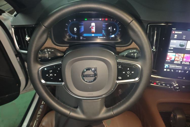 Used Volvo V90 2023 Cross Country B5 AWD Smart Range Edition
