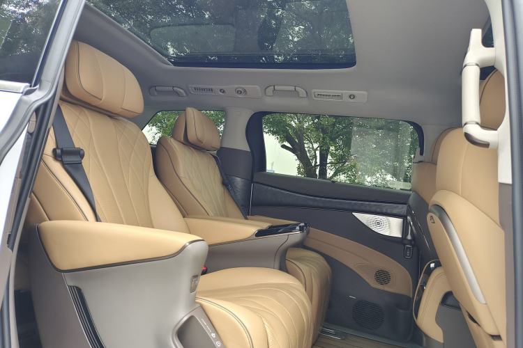 Used Denza D9 2022 DM-i 1040 Prestige Model