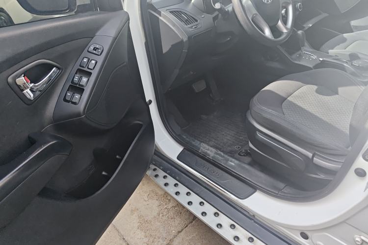 Used Hyundai ix35 2013 2.0L Automatic 2WD Comfort GL China IV Standard Driver Seat