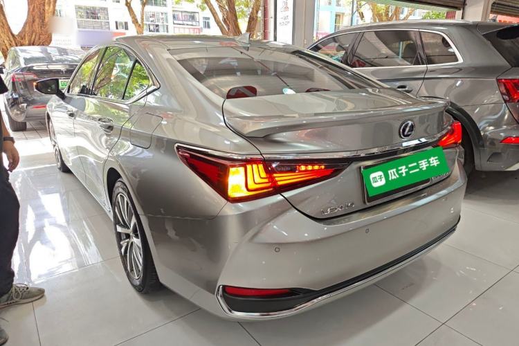 Used Lexus ES 2020 300h Premier Edition
