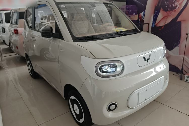 Used Wuling Hongguang MINIEV 2024 3rd Generation 215km Youth Edition Front Right 45 Deg