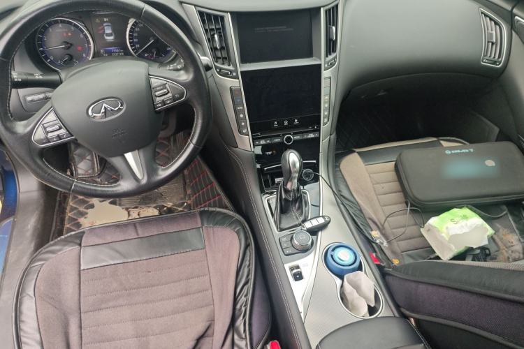 Used Infiniti Q50L 2016 2.0T Enjoyment Edition Center Console