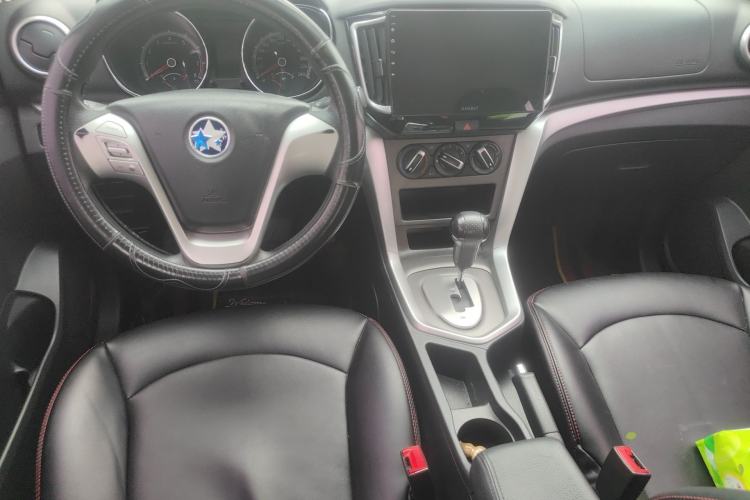 Used Venucia T70 2015 2.0L CVT Smart Choice Edition Center Console