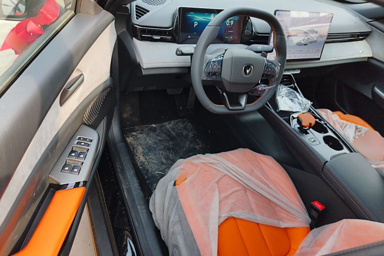 Used CHANGAN UNI-V 2025 Model Third-Generation 2.0T Dynamic Edition Driver Seat