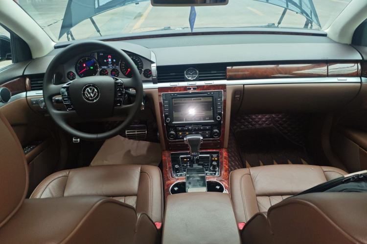 Used Volkswagen Phaeton 2014 3.0L Business Model Center Console