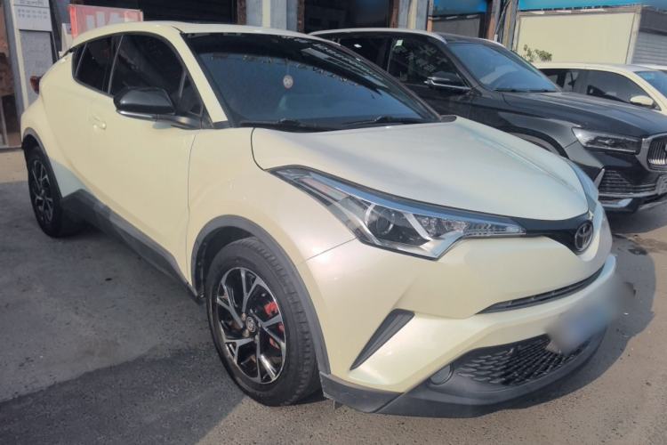 Used Toyota C-HR 2018 2.0L Leading with Sunroof China VI Standard
