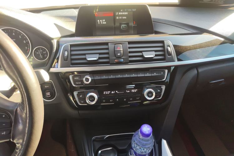 Used BMW 3 Series 2018 320Li xDrive Fashion Model Audio And AC Panel