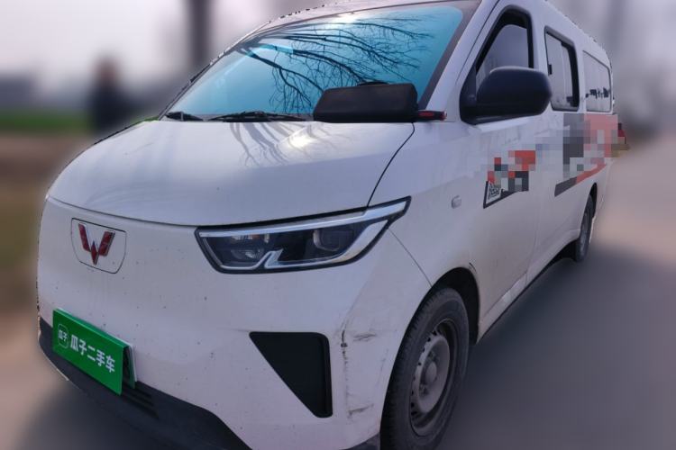 Used Wuling Yangguang 2024 300KM Comfort Version Passenger Van 75kW