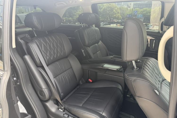 Used Honda Elysion 2019 2.0L Hybrid Luxury Edition Interior 11