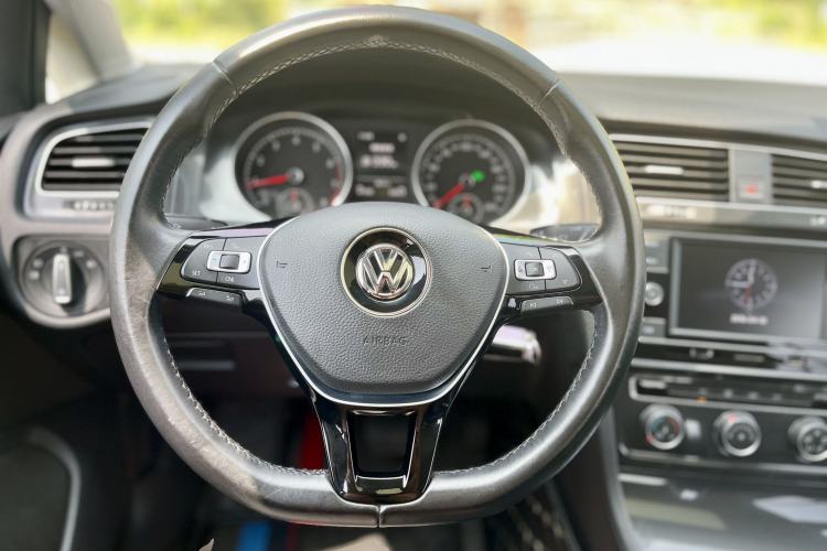 Used Volkswagen Golf 2018 230TSI Automatic Comfort Model Steering Wheel