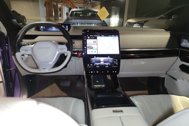 Used Honda P7 2025 Four-Wheel Drive Long-Range Max Center Console