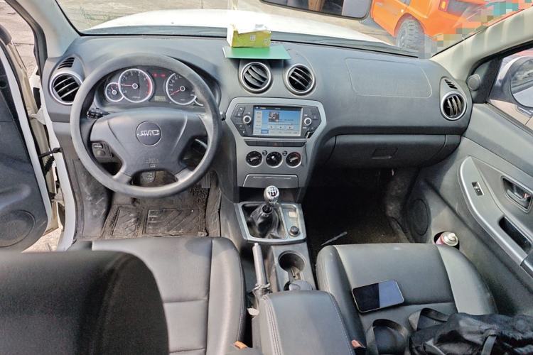 Used JMC Yuhu 7 2016 2.4L Two-Wheel Drive Luxury Version 4G69