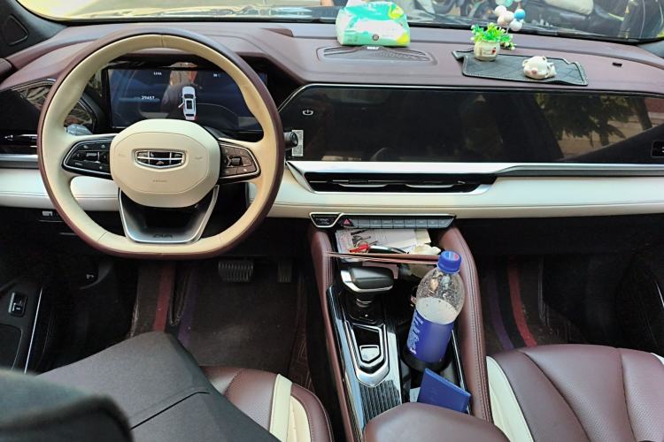 Used Geely Auto Monjaro L 2021 2.0TD DCT EVO Two-Wheel Drive Prestige Version Center Console