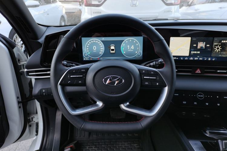 Used Hyundai Elantra 2022 1.5L CVT LUX Prestige Edition Steering Wheel