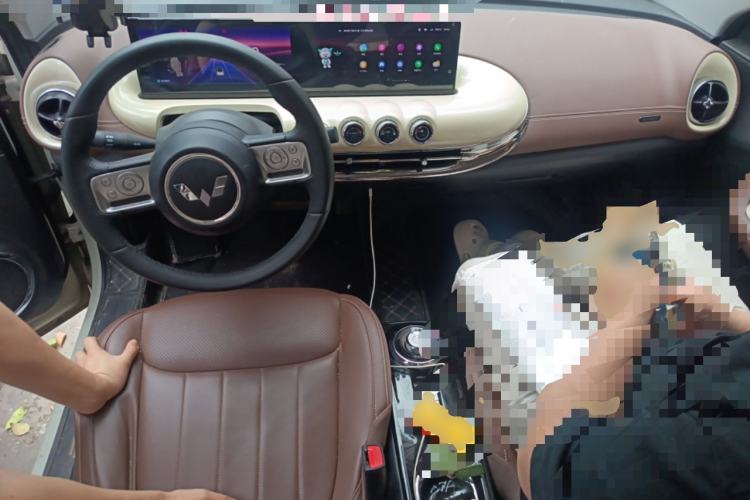 Used Wuling Bingo 2023 410 km Lingxi Deluxe Edition Center Console