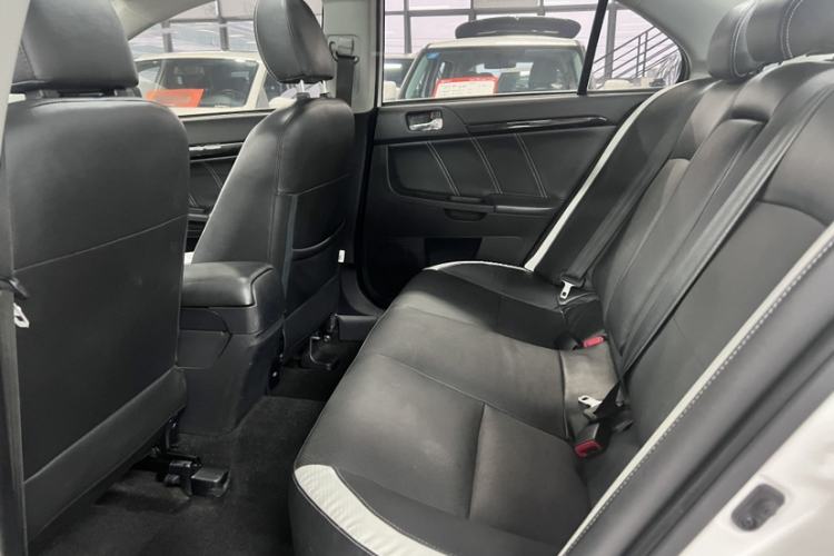 Used Mitsubishi Lancer EX 2016 1.8L Manual Black-and-White Retro Edition
