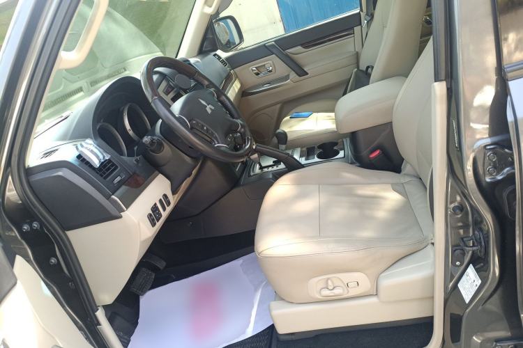 Used Mitsubishi Pajero 