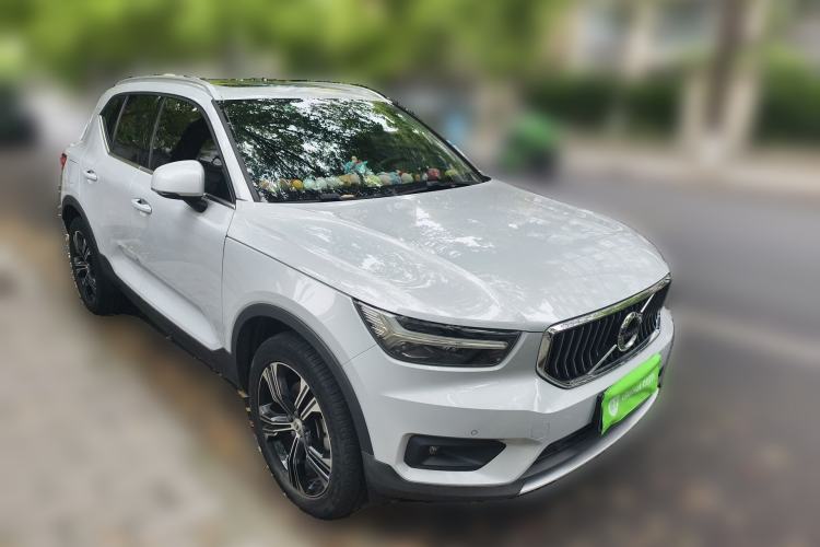 Used Volvo XC40 2021 T4 Four-Wheel Drive Smart Luxury Edition Front Right 45 Deg