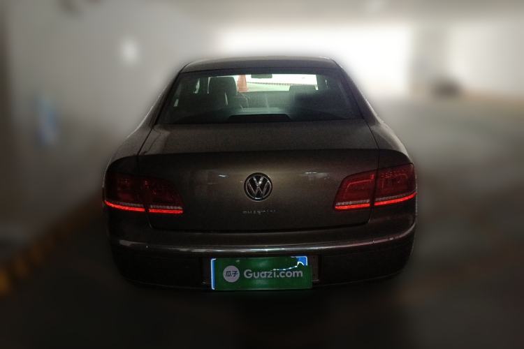 Used Volkswagen Phaeton 2011 3.6L V6 4-Seater Extended-Length Individual Edition Rear