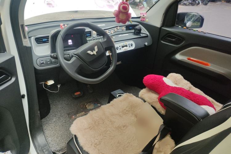 Used Wuling Hongguang MINIEV 2022 Easy Version Lithium Iron Phosphate Center Console