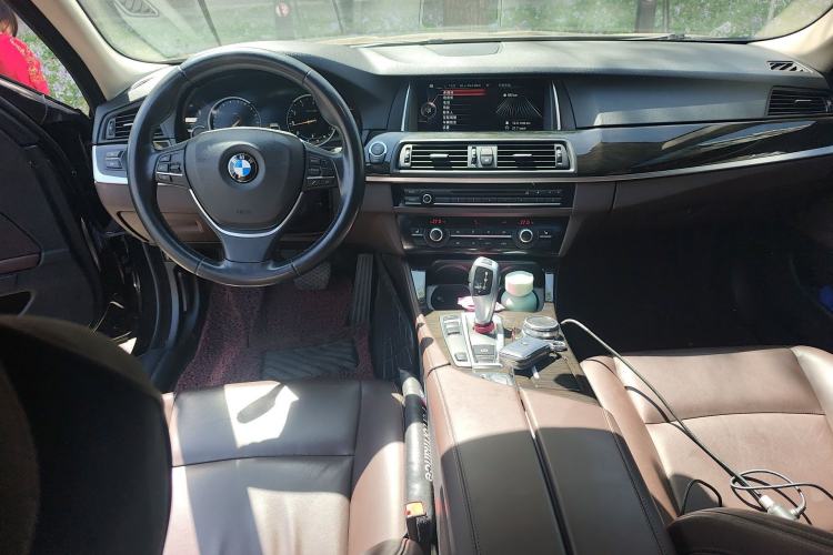 Used BMW 5 Series 2017 525Li Luxury Design Package Center Console