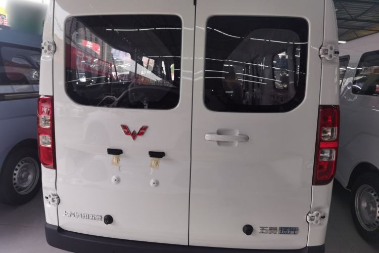 Used Wuling Yangguang 2025 Model 400km Bus Edition—Comfort Edition Rear