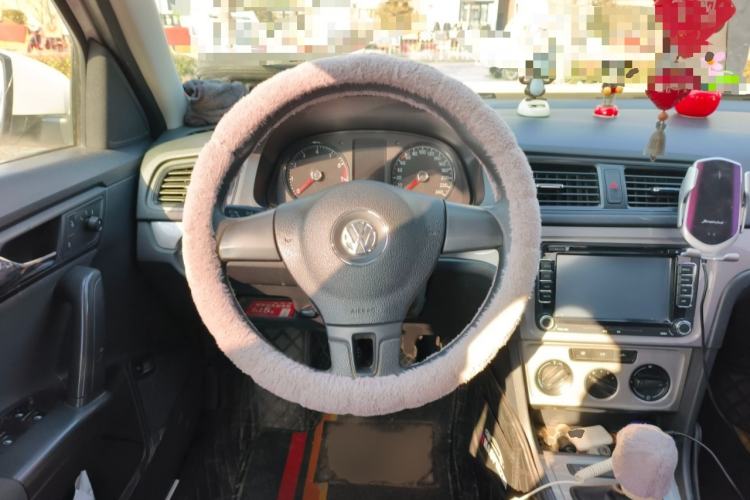 Used Volkswagen Lavida 2013 Revised Classic 1.6L Manual Fashion Edition
