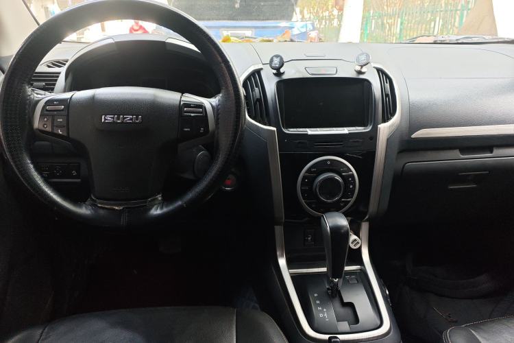 Used Isuzu D-MAX 2018 3.0T Four-Wheel Drive Automatic Ultra-Luxury Version 4JJ1-TC HI