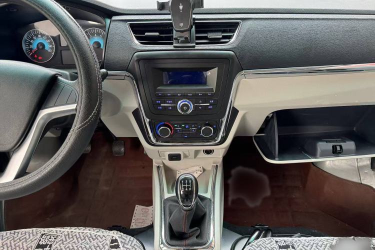 Used Jinbei Hiace X30 2024 1.5L Champion Edition Passenger Vehicle 5/6/7 Seats
