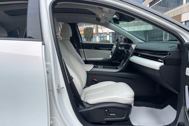 Used Geely Galaxy L6 2023 125km Starship