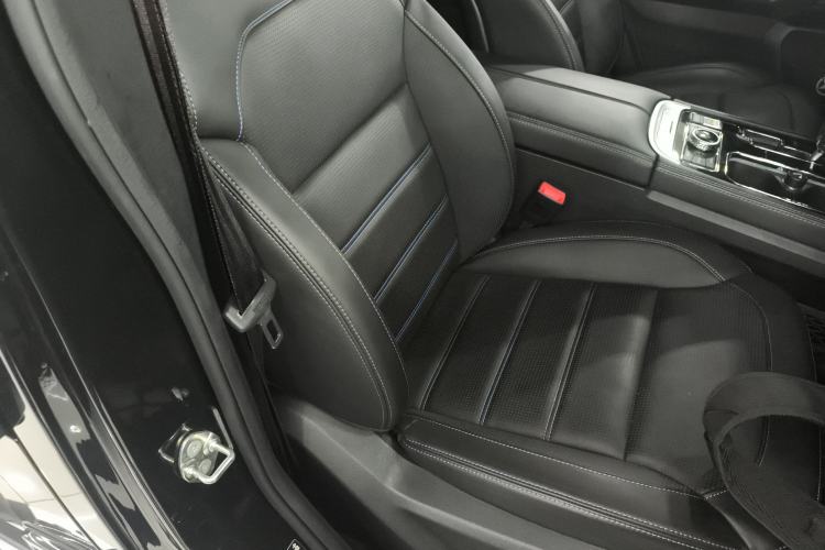 Used BAIC Off-Road BJ40 2019 2.0T Automatic Four-Wheel Drive Urban Hunter Edition Flagship Model China V Emission Standard
