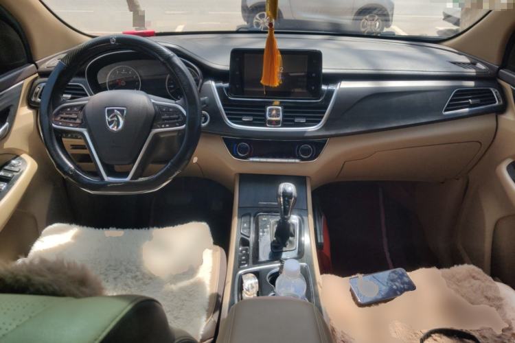 Used Baojun 730 2017 1.8L iAMT Prestige Version 7 Seats Center Console