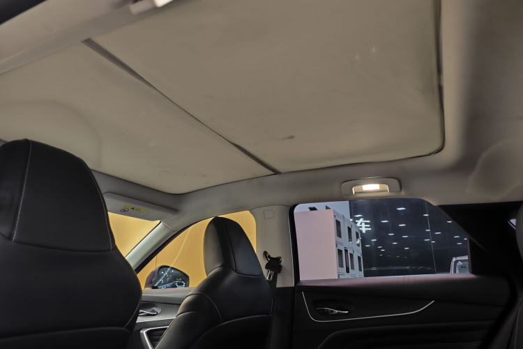 Used Venucia V 2021 260T Idol Edition Interior 12