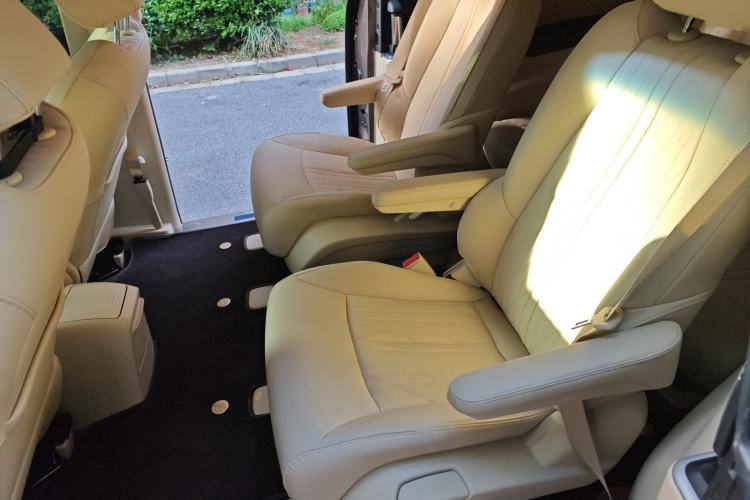 Used Buick GL8 2023 Facelifted Land Cruiser Executive Luxury Version Left Rear Seat