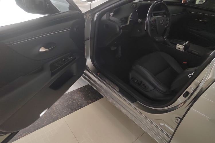 Used Lexus ES 2020 200 Excellence Edition Driver Seat