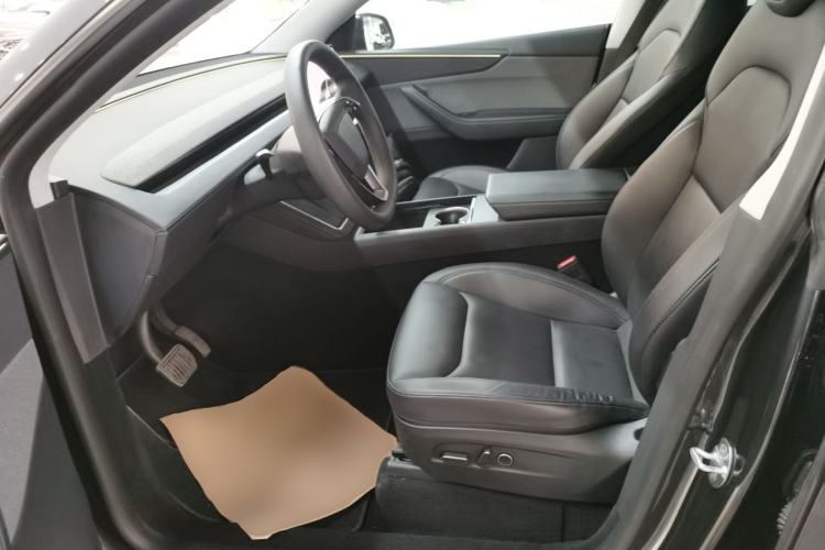 Used Tesla Model Y 2025 Rear-Wheel-Drive Version
