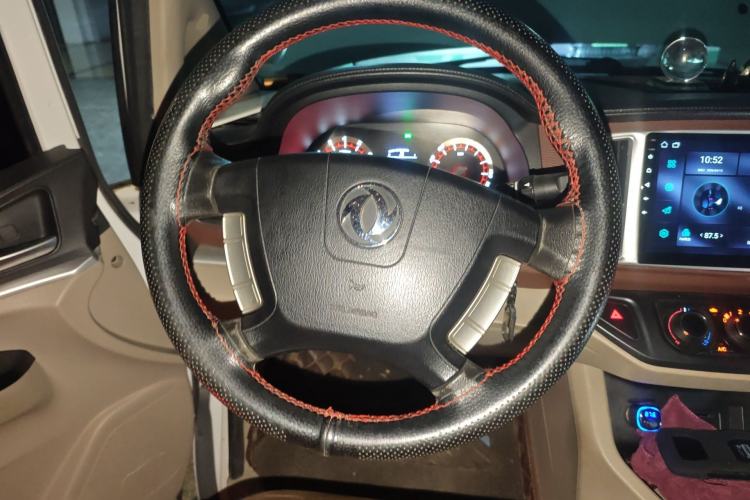 Used FORTHING Lingzhi 2016 M3 1.6L 7-Seater Comfort Model China IV Standard Steering Wheel