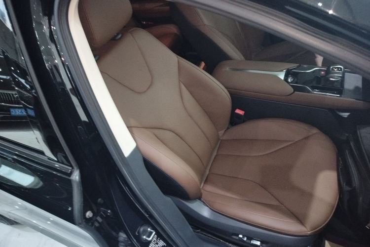 Used Hongqi E-QM5 2024 610 km PLUS
