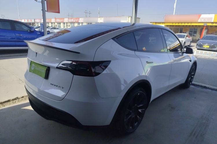 Used Tesla Model Y 2023 Long-Range All-Wheel-Drive Version
