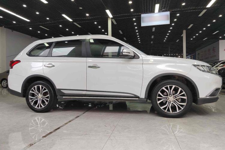 Used Mitsubishi Outlander 2017 2.0L Two-Wheel Drive Glory Edition 5 Seats