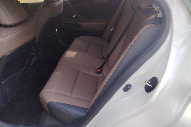 Used Lexus ES 2023 200 Excellence Edition
