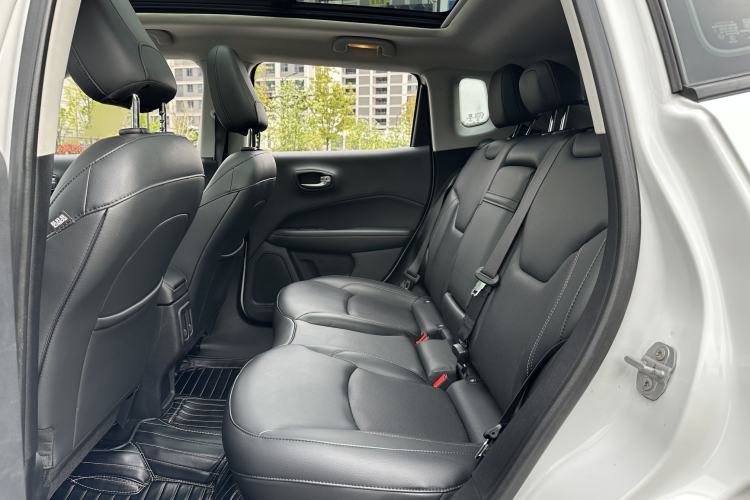 Used Jeep Compass 2017 200T Automatic Family Edition Interior 3