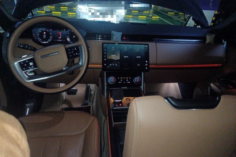 Used Land Rover Range 2023 3.0 L6 400 PS Flagship Extended Version Center Console