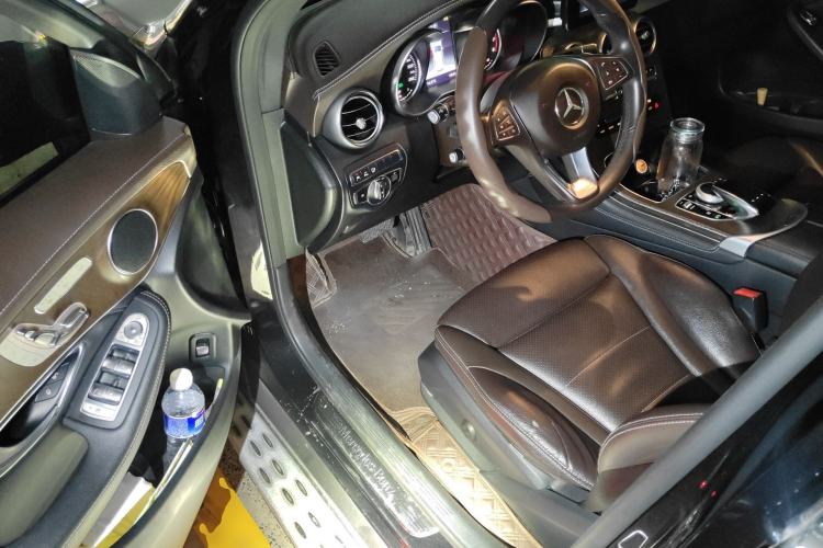 Used Mercedes-Benz GLC 2018 Refreshed GLC 300 4MATIC Dynamic Edition Driver Seat