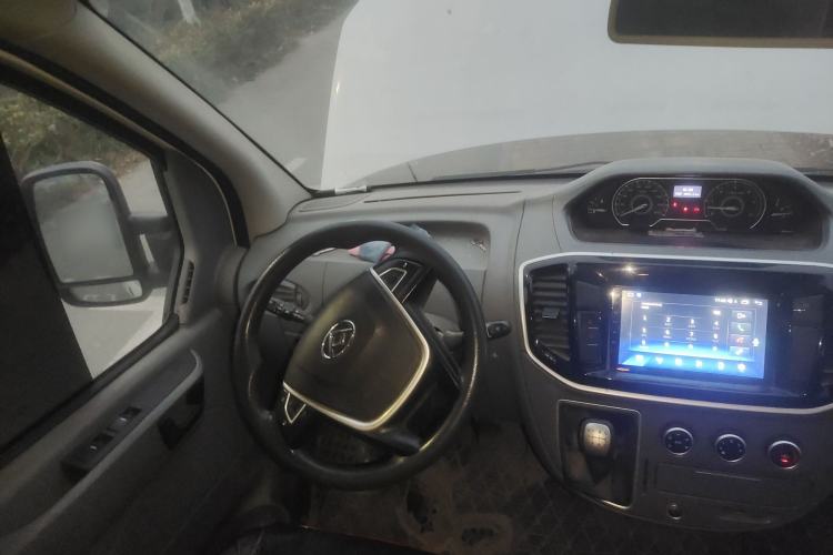 Used SAIC MAXUS Xintu V80 2021 2.0T Manual Classic Aoyuntong Short Wheelbase Ultra-Low Roof 5/6-Seater Steering Wheel