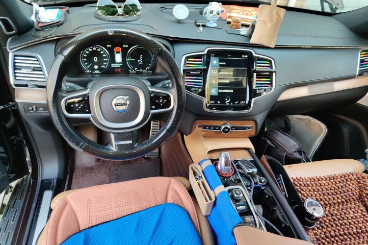 Used Volvo XC90 New Energy 2018 E-Drive Hybrid T8 Prestige 7-Seater Center Console