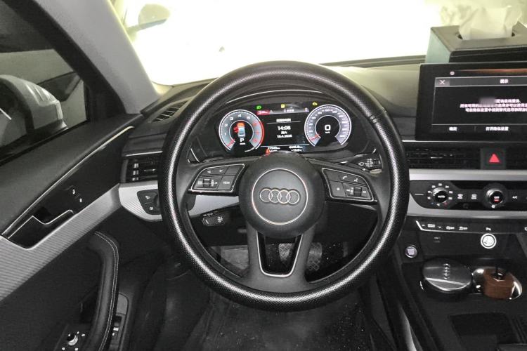 Used Audi A4L 2020 40 TFSI Fashionable and Elegant Model

